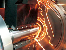 采用旋風(fēng)銑床加工,比普通車加工工藝效率高,表面光潔度更高 銑牙